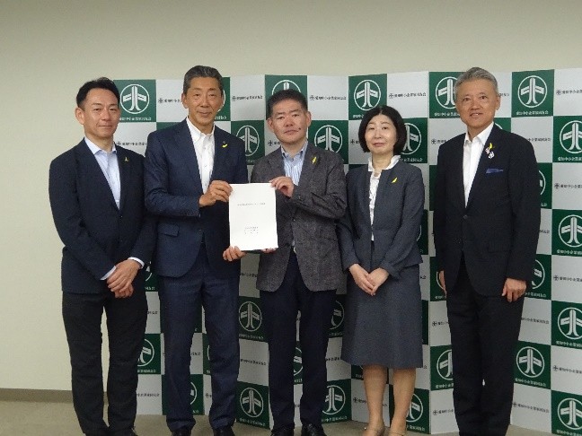 協力雇用主登録拡大に向けた要請を県内主要経済5団体へ 3機関合同で実施しました。