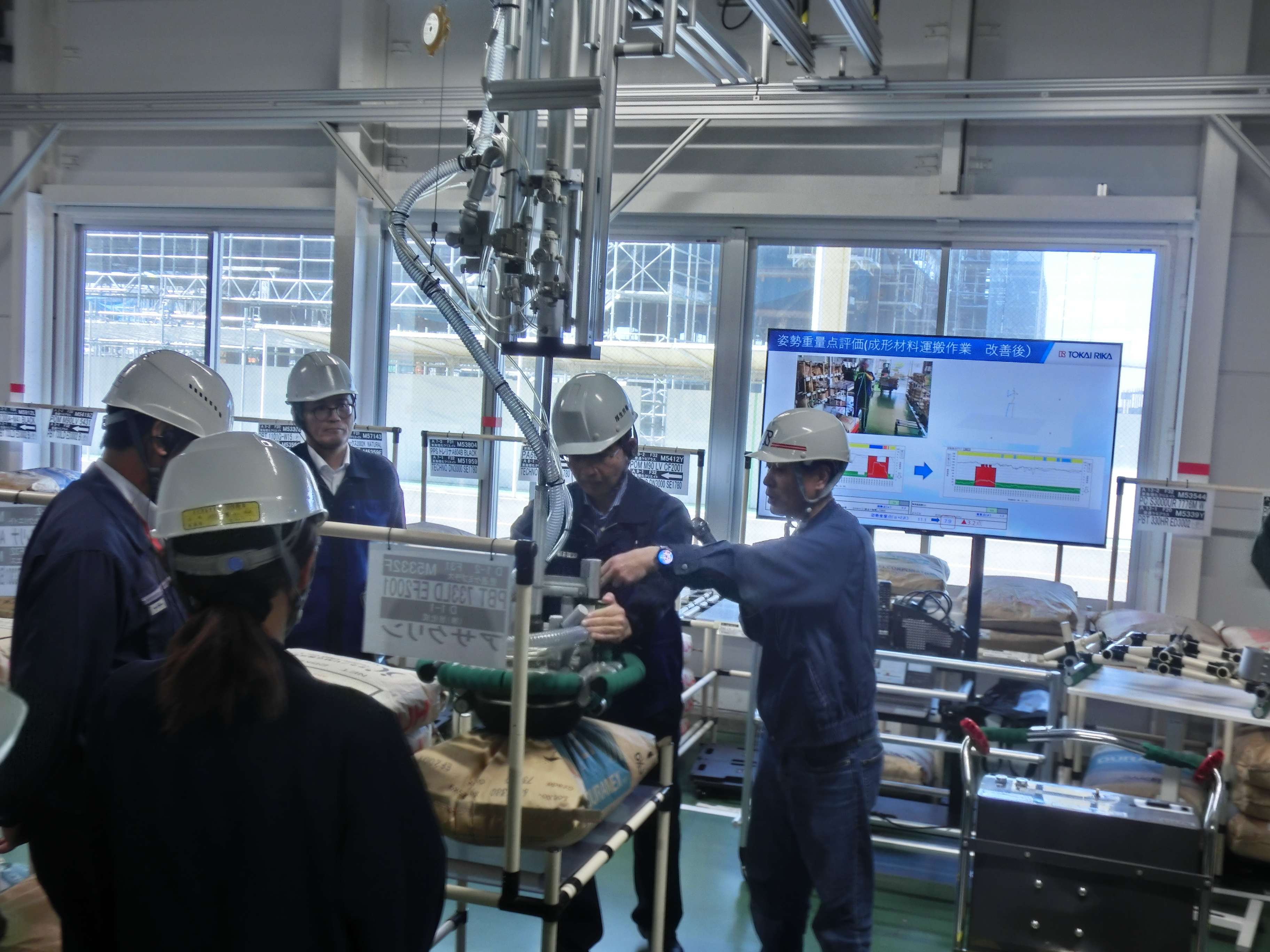 令和8年9月30日、全国労働衛生週間(10月1日~7日)の機運醸成を図るため、「腰痛予防対策」を中心に労働基準部長がパトロールを実施しました。