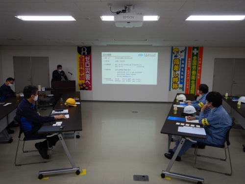 説明を受ける様子