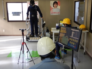 バーチャルリアリティを連動させた危険体感装置