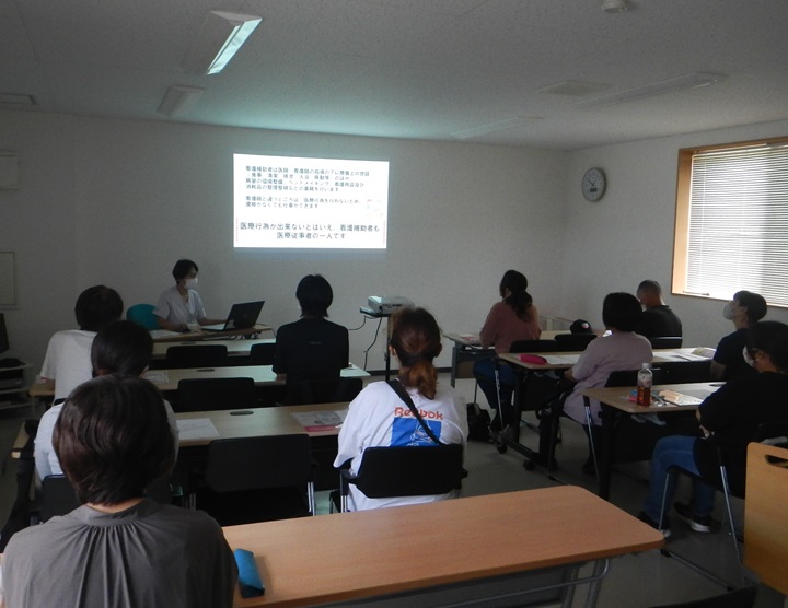 「看護補助者の体験講習会」を開催 photo_R070912_kango.jpg