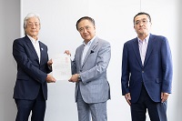 神奈川労働局長と神奈川県知事が県内経済団体を訪問し雇用機会の確保等について要請しました【職業安定課】