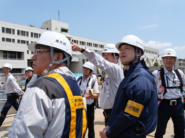 令和7年7月2日、全国安全週間の取組の一環として宮城労働局長による公開パトロールを実施しました。