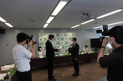 長野県最低賃金の改正決定にかかる諮問を行いました。