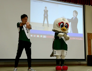 松本労働基準監督署では社会福祉施設における労務・安全管理講習会を開催し、特命大使による「いきいき健康体操」の実演などを行いました