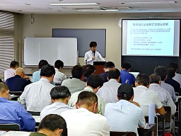 葛城労働基準監督署が、全国安全週間準備期間説明会にて安全講話を行いました。