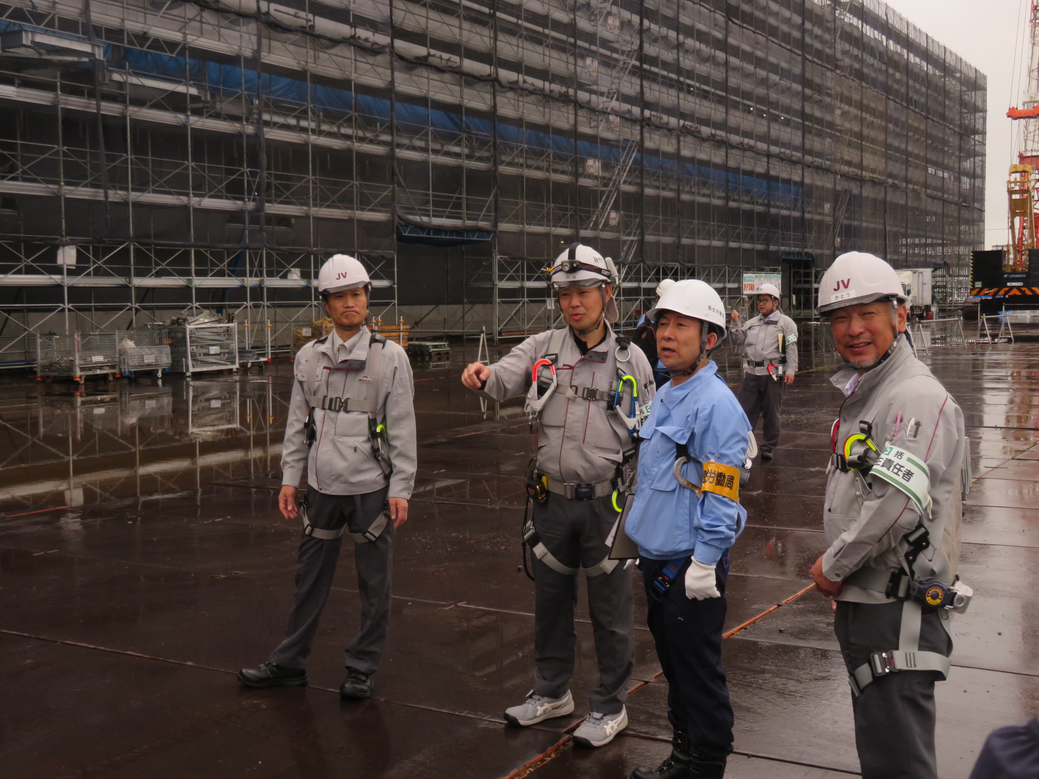 全国安全週間に労働局長が建設現場の安全パトロールを行いました。