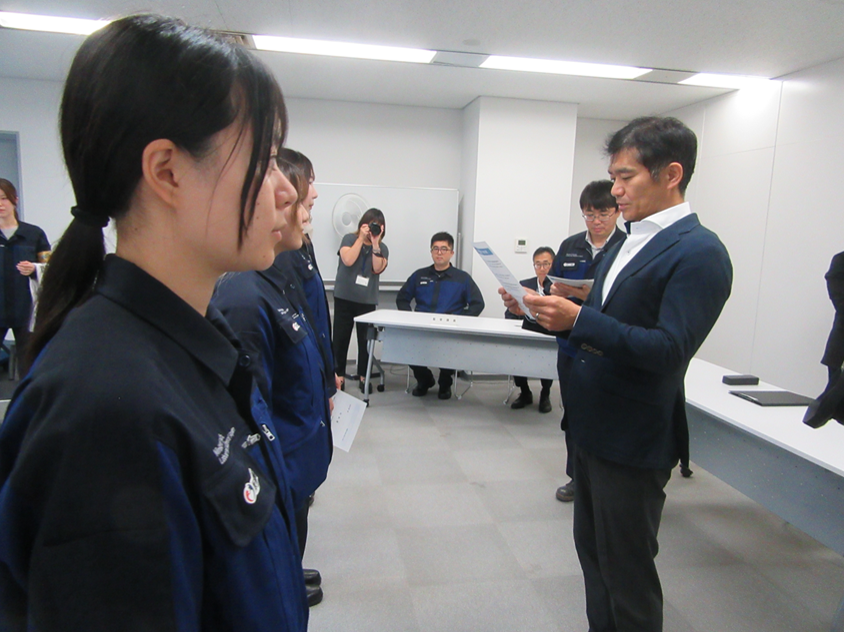 大学生を「1日労働基準監督官」に任命して、労働災害防止の呼びかけを行いました