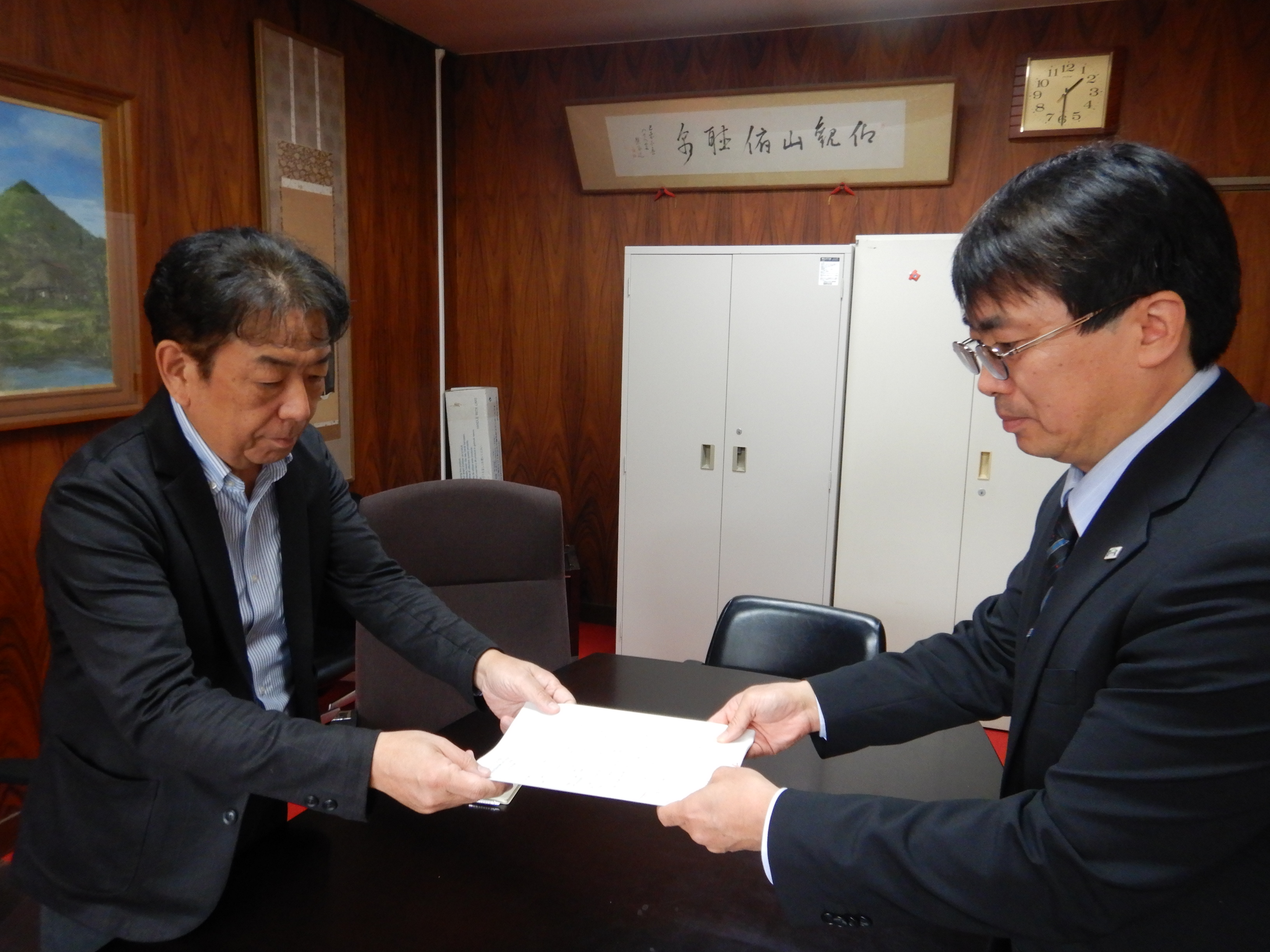 豊後大野労働基準監督署長が、令和8年1月1日に改正される大分県最低賃金と、賃上げ支援策について周知依頼を行いました