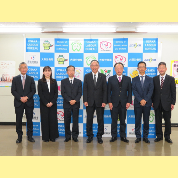 【フォトレポ意見交換】【令和7年11月11日実施】 物流の2024年問題の解決に協力して取り組む運送事業者と荷主、大阪労働局長、大阪運輸支局長の4者が意見交換を実施しました