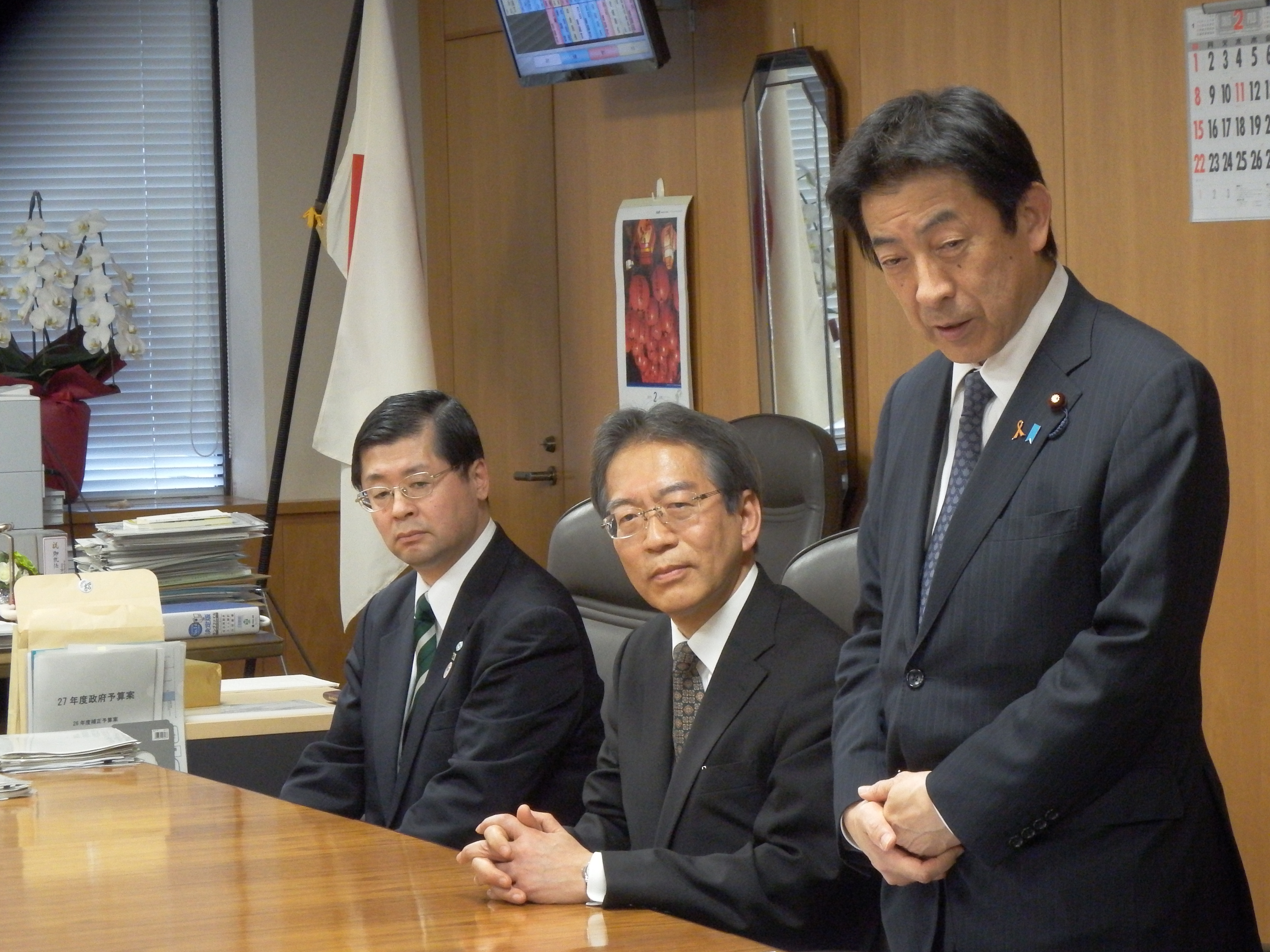東京都との雇用対策協定の締結についてコメントする塩崎厚生労働大臣