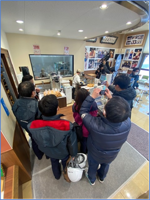 写真1・報道機関より取材を受けている様子