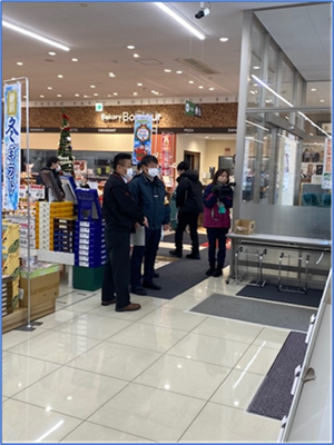 写真2・報道機関より取材を受けている様子